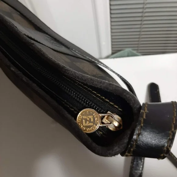 FENDI Vintage/Retired 1994 Pequin Daimer Shoulderbag - Picture 5 of 16